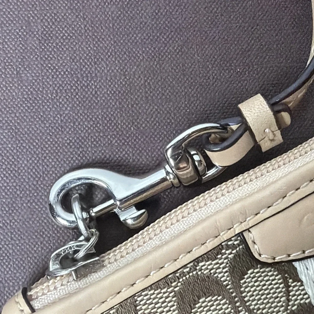 Coach F50594 Signature Stripe Canvas Wristlet Y2K Aesthetic Preppy Hangtag